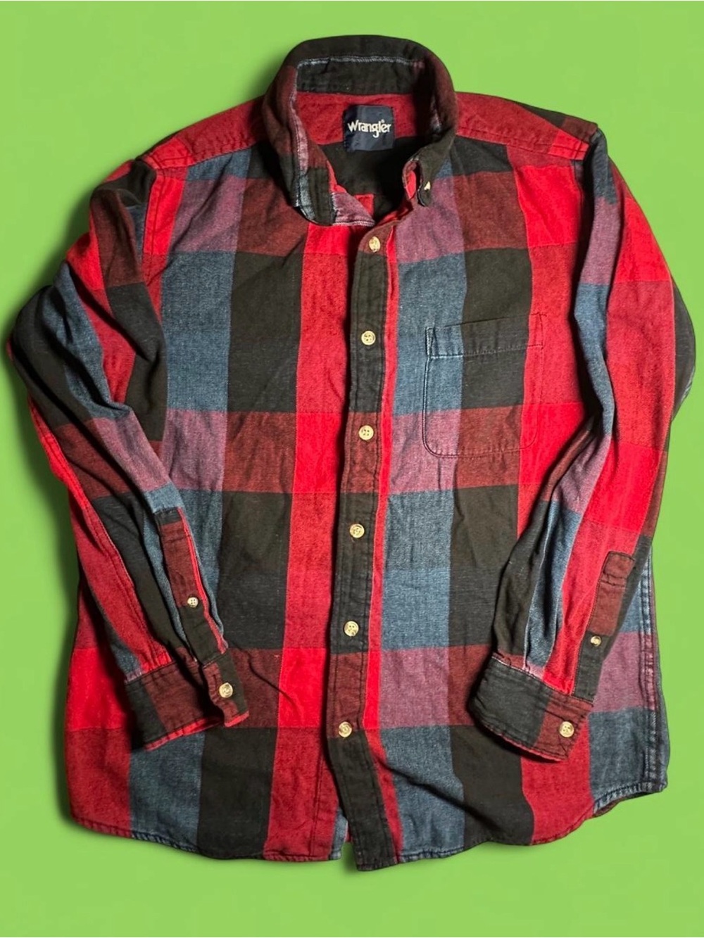 Red & Navy Blue Check Wrangler Flannel Shirt size medium